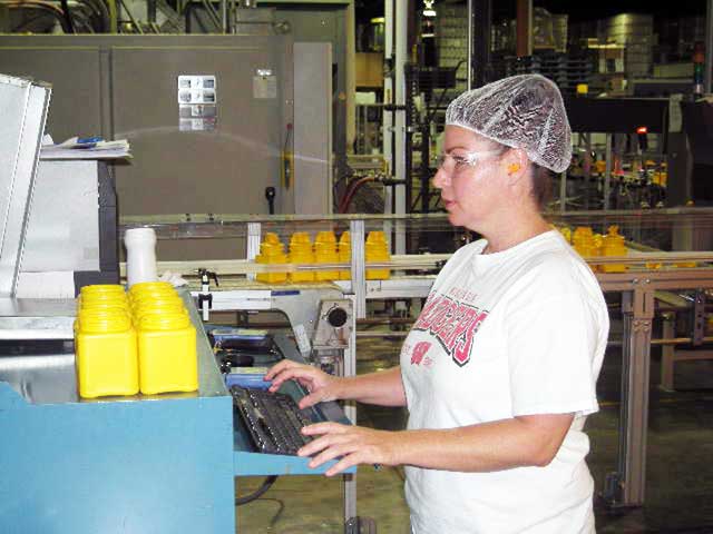 A photo of Schoeneck Containers operator using Synergy 2000 SPC software on shop floor. A photo of Schoeneck Containers operator using Synergy 2000 SPC software on shop floor.